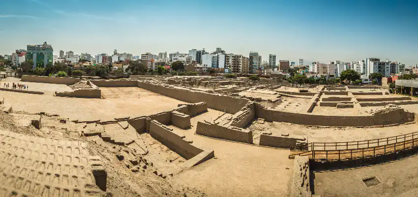 Huaca Pucllana ubicada en Pueblo Libre.